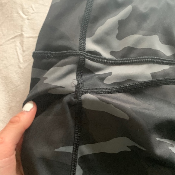 Athleta Camo Contender 7/8 Tight in Powerlift - Picture 7 of 7